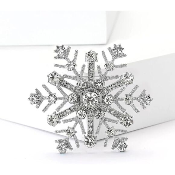 Women Rhinestone Snowflake Brooch Crystal Winter Snowflake Brooch Pin Christmas - Picture 3 of 5
